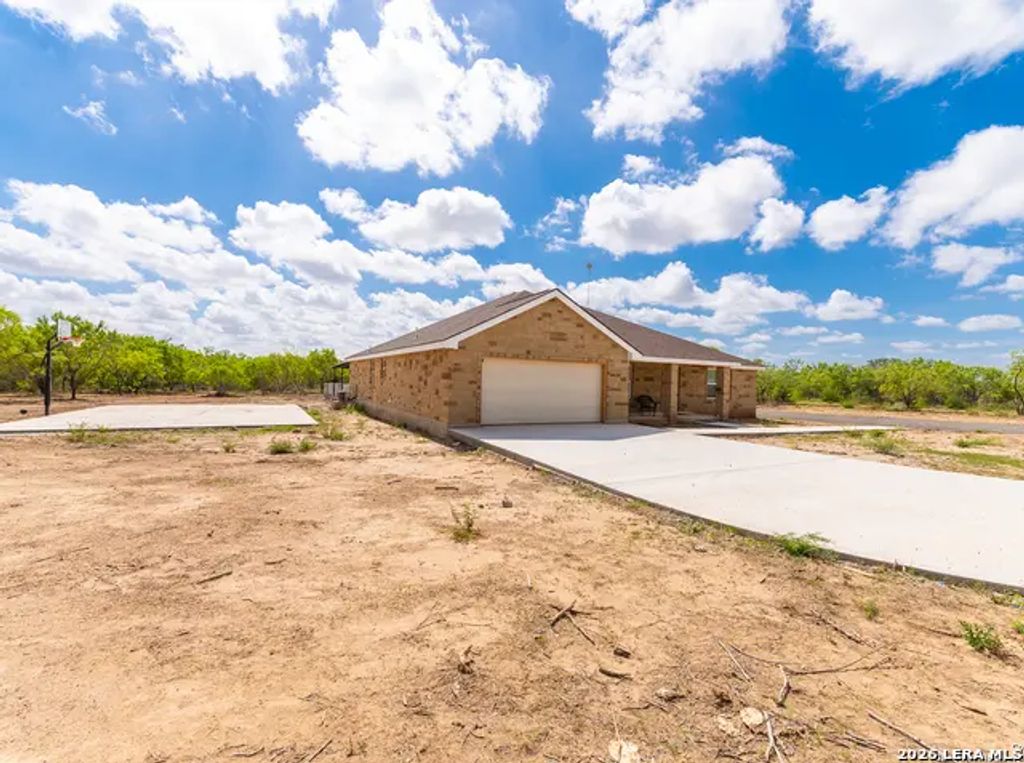 384 Cr 124, Floresville