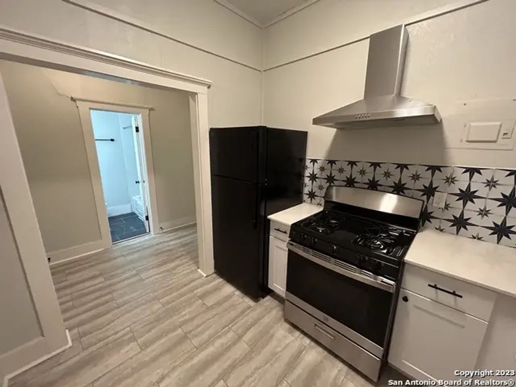 407 E Locust St 4, San Antonio
