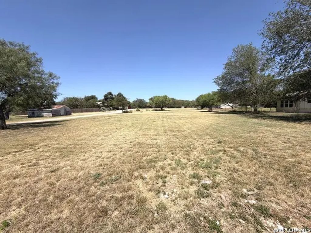 705 Pecan, Bandera