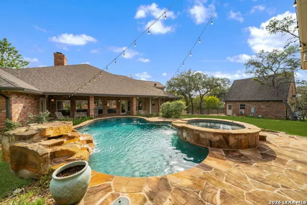 8639 Raintree Woods Dr, Fair Oaks Ranch