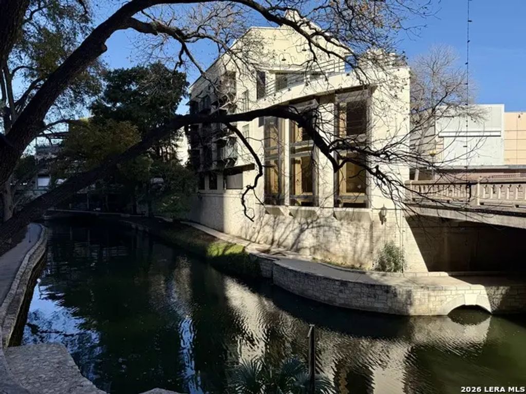 1020 Navarro, San Antonio