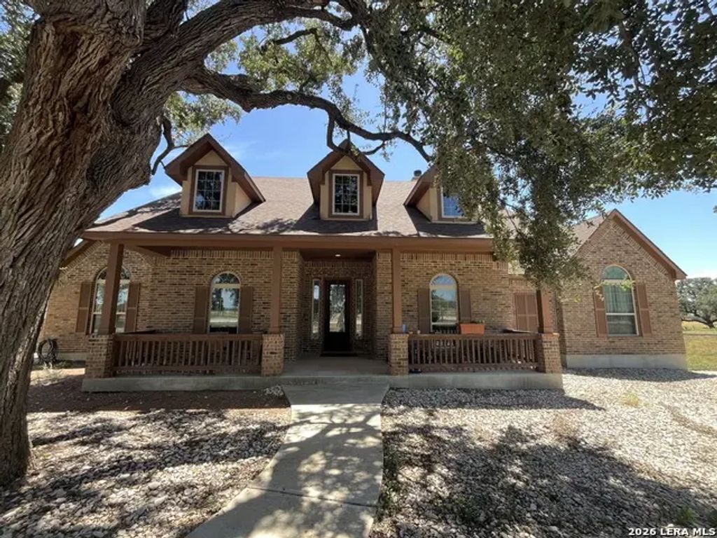 828 Martingale, Bandera