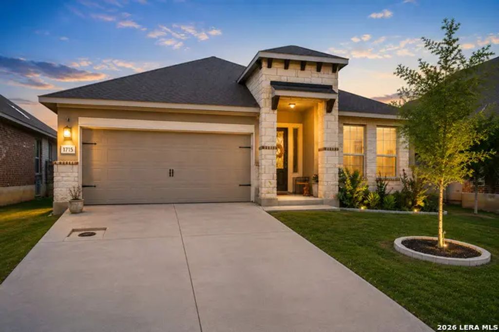 1715 Dunvegan Park, Bulverde