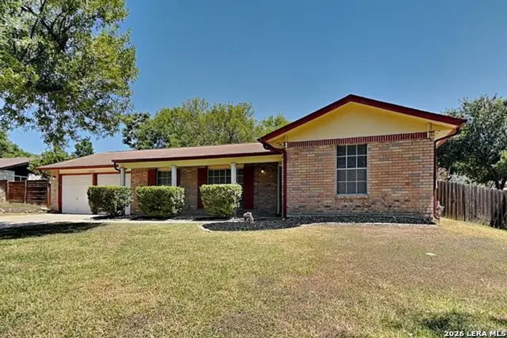 13622 Oak Breeze, Universal City