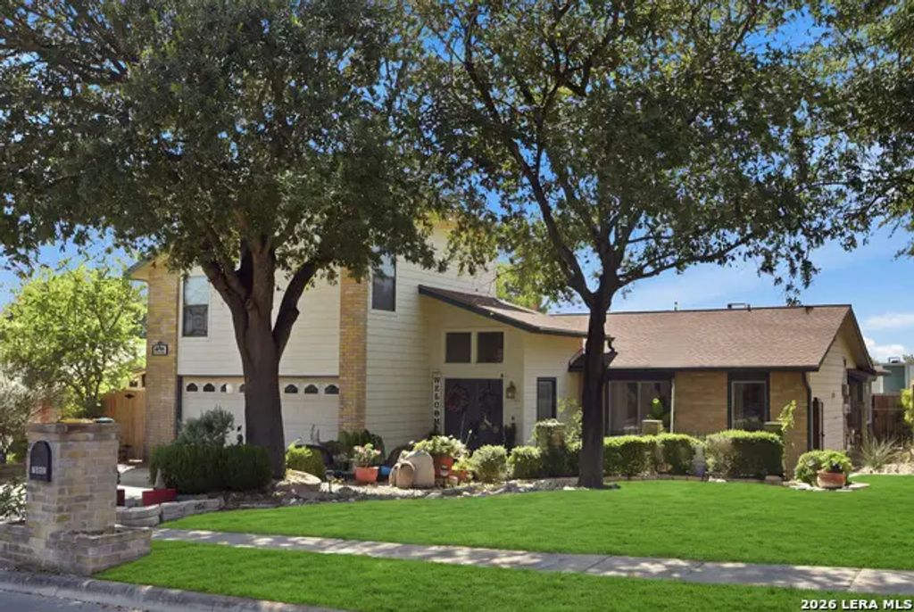 7952 Splintered Oak, Live Oak