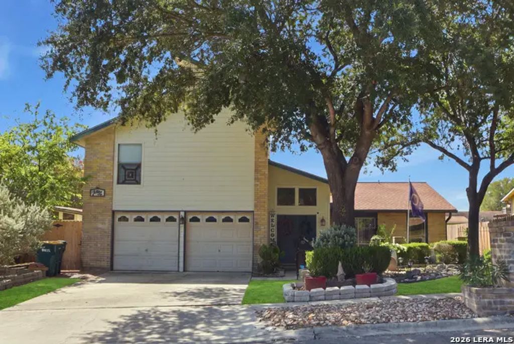 7952 Splintered Oak, Live Oak
