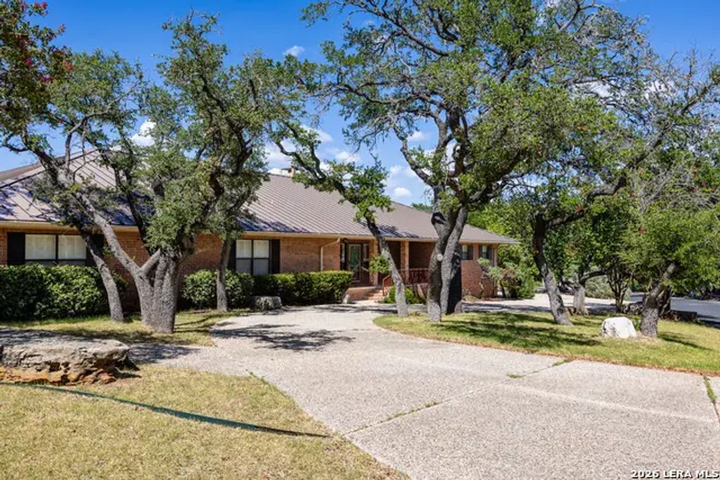 304 Spring Mill Dr, Kerrville