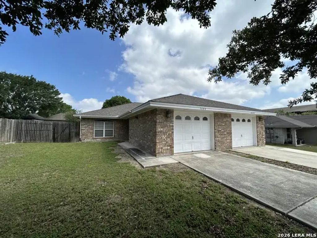 1644 W County Line Rd, New Braunfels