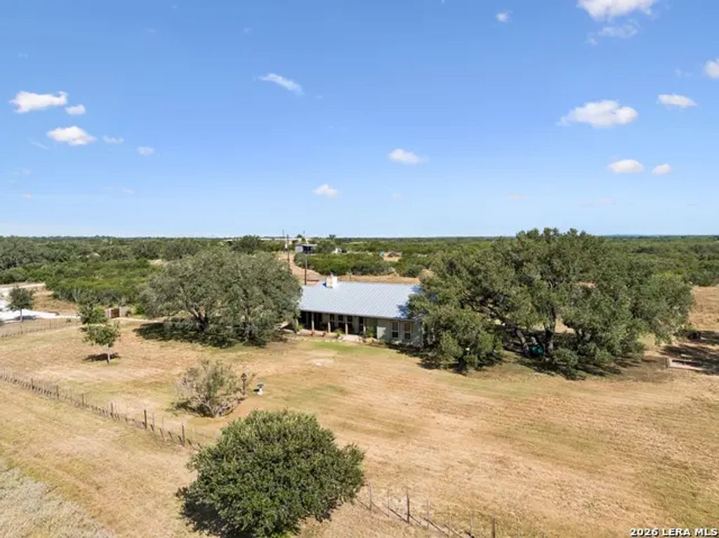 466 County Road 742, Yancey