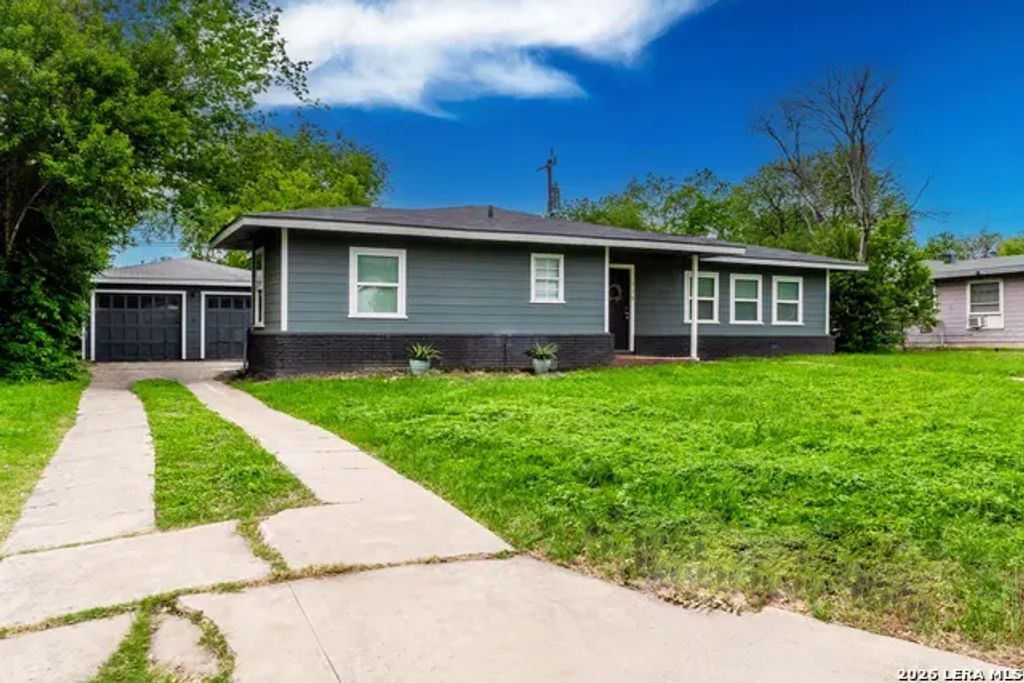 210 Greenhaven Dr, San Antonio