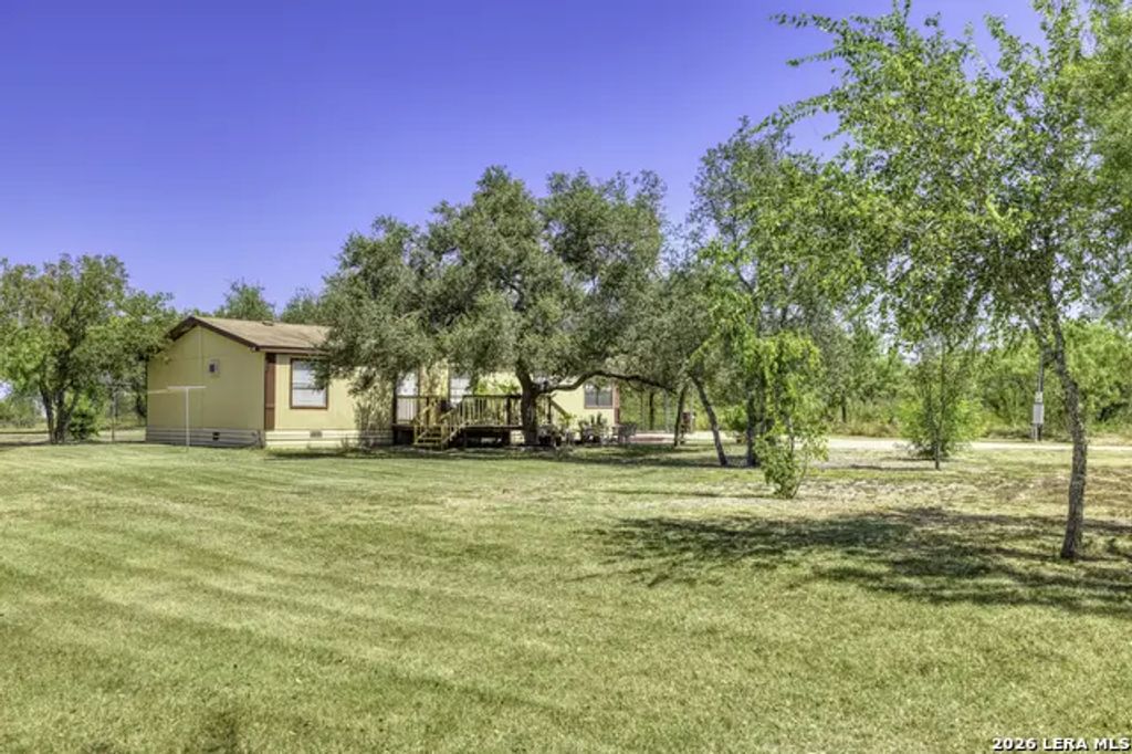 609 County Road 4647, Hondo