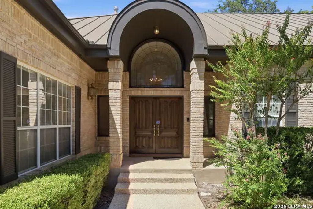 5 Sandhurst Ln, San Antonio