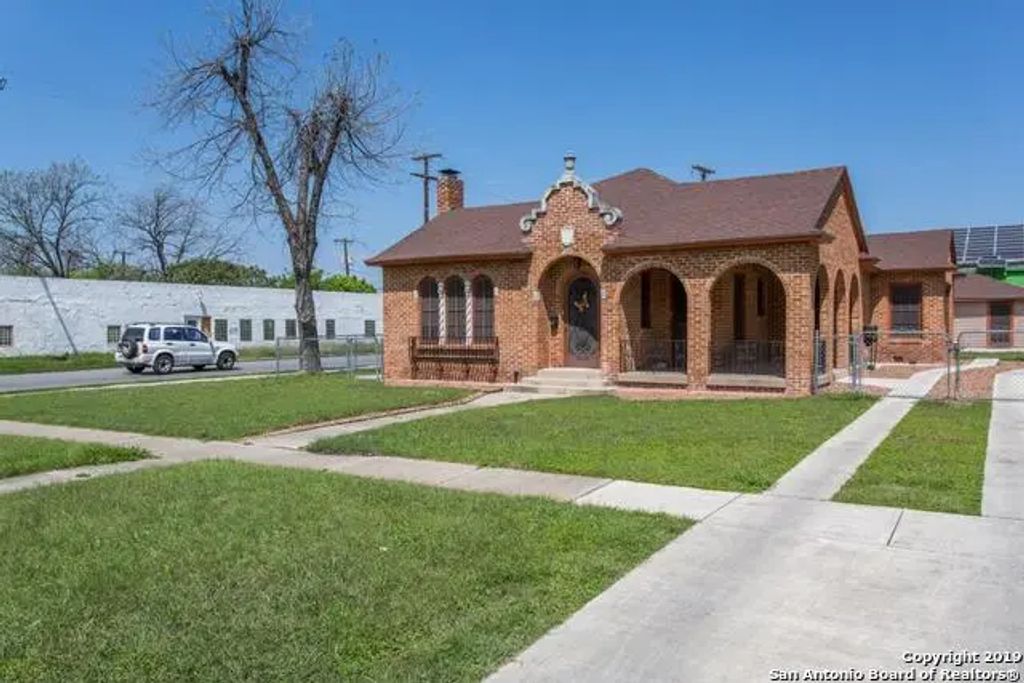1633 W Kings Hwy, San Antonio
