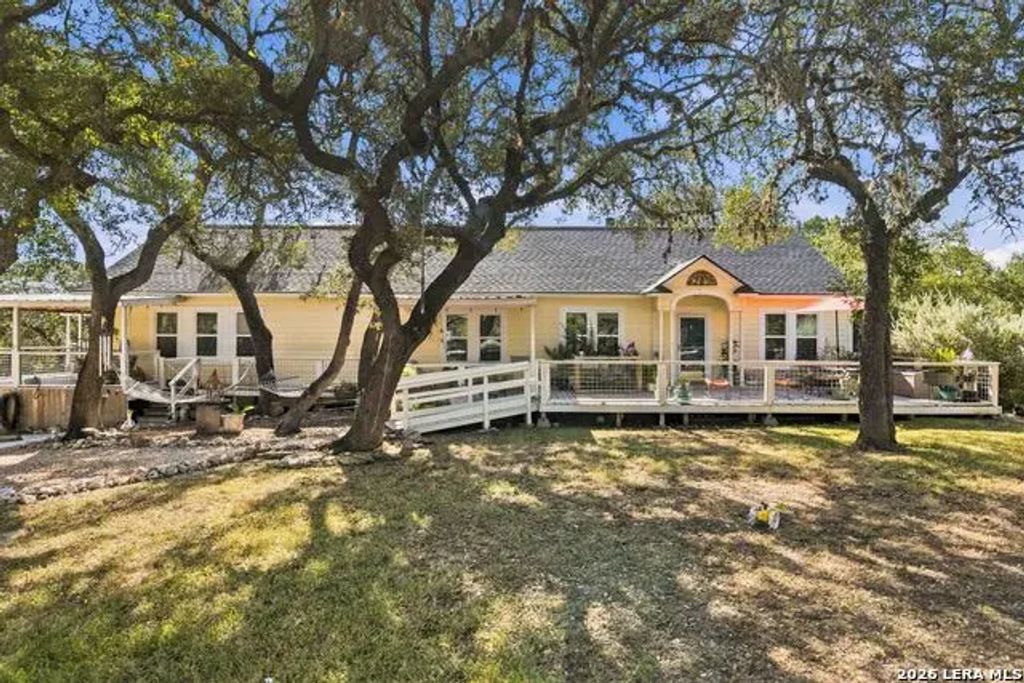 362 Black Oak Dr, Canyon Lake