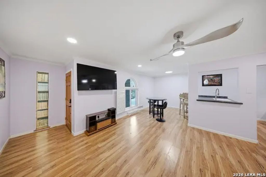 102 Vassar Ln 1, San Antonio