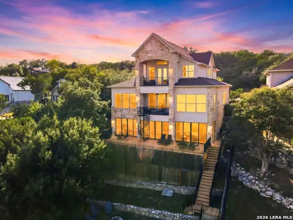 1745 W Lakeside Dr, Canyon Lake