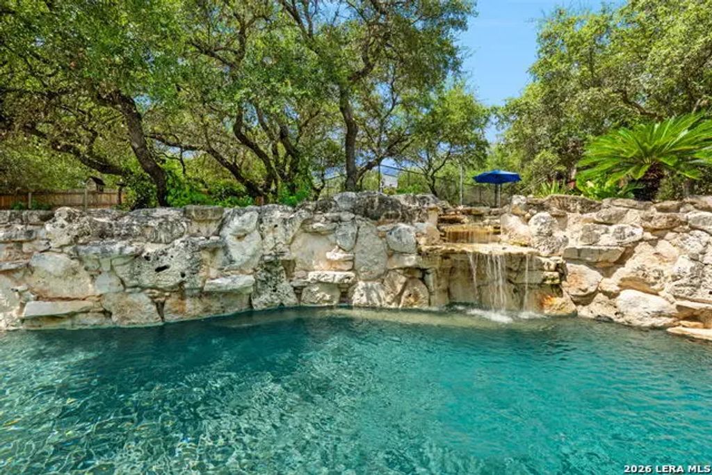 8255 Colonial Woods, Boerne