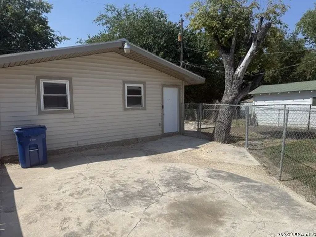 1506 W Thorain Blvd Back House, San Antonio