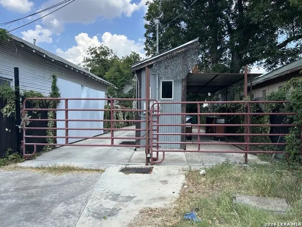 424 N Chupaderas, San Antonio