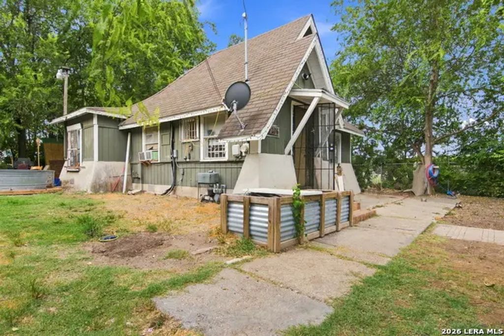 1204 W Kings Hwy, San Antonio