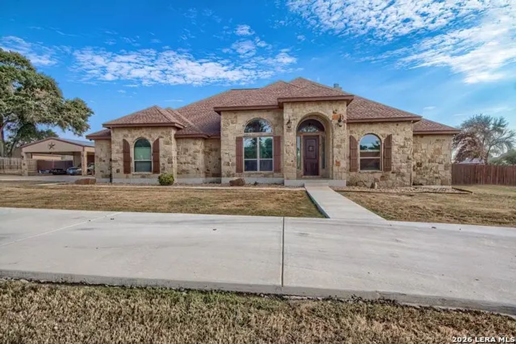125 Bucks Ln, La Vernia