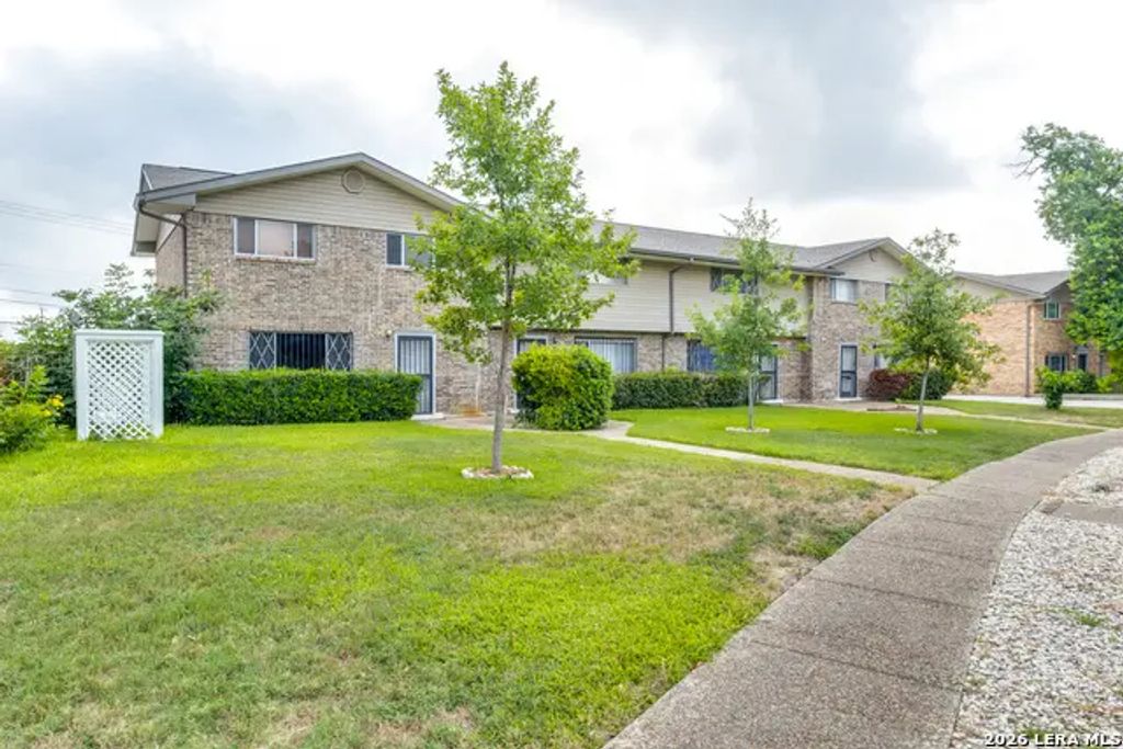 113 E Silver Sands Dr, San Antonio