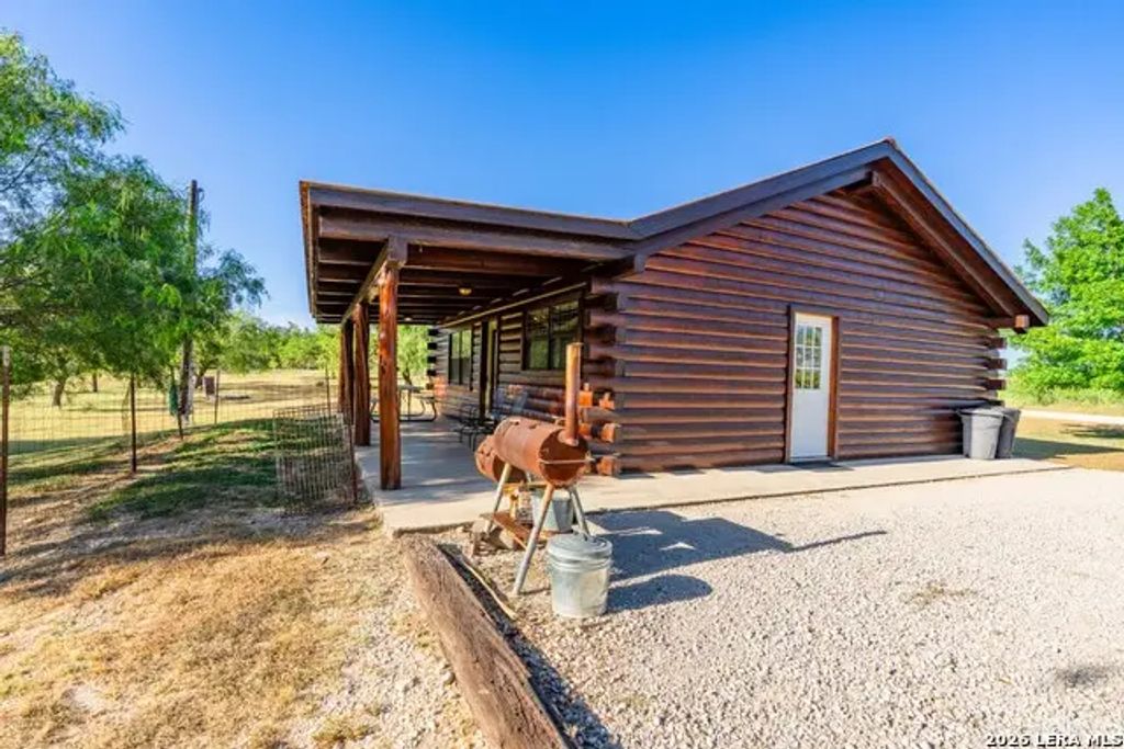 28 Pvt Road 3855, Utopia