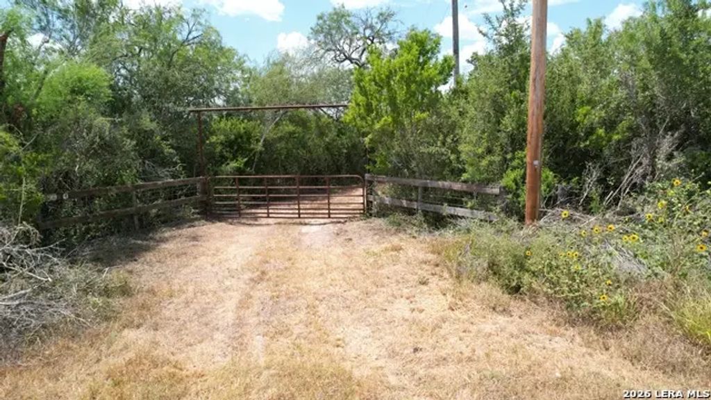 12654 Highway 339, Benavides