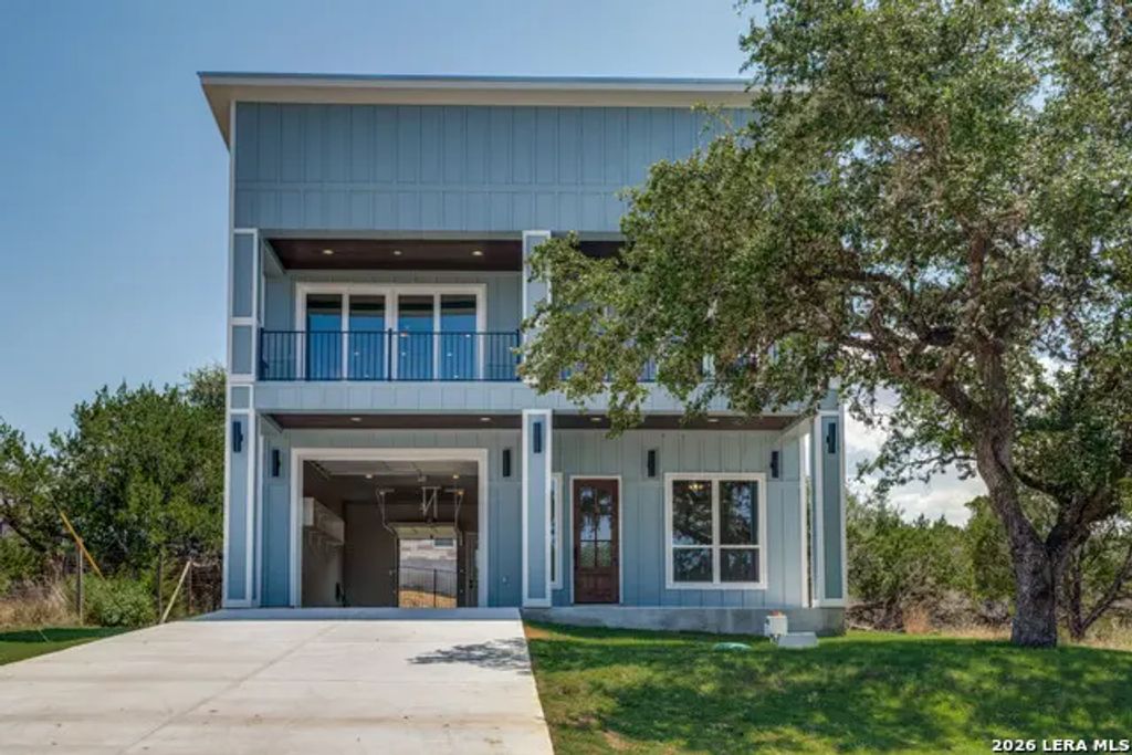 748 Riviera Dr, Canyon Lake