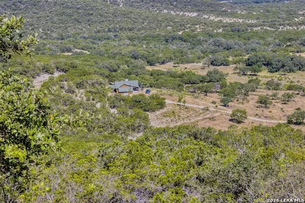 1316 Indian Creek, Bandera