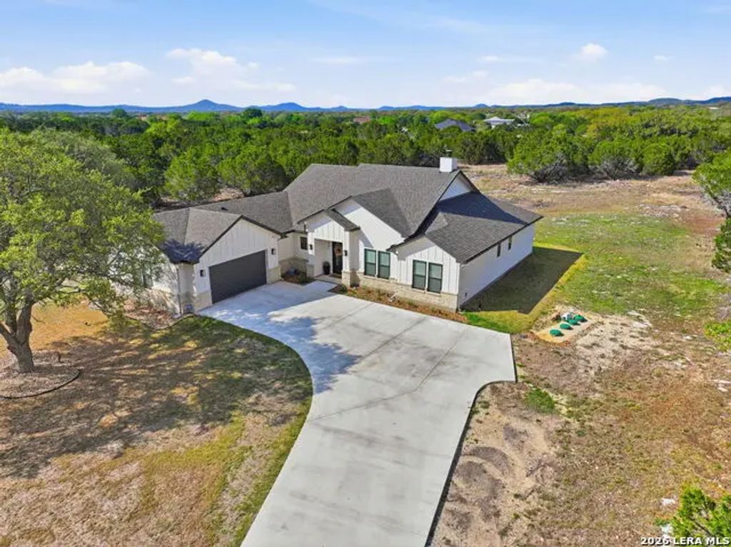 541 Rio Azul Dr, Pipe Creek