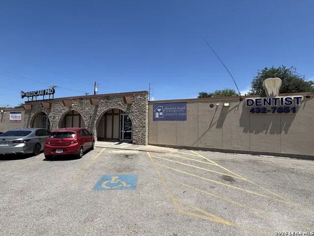 1302 S General Mcmullen Dr 102, San Antonio