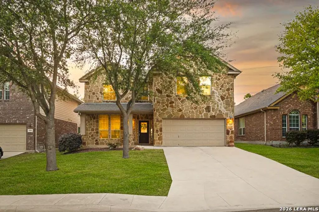 1008 Magellan, Windcrest