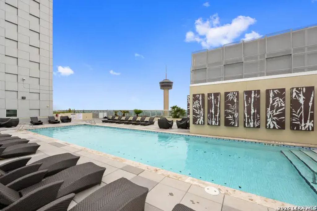 610 E Market St 2704, San Antonio
