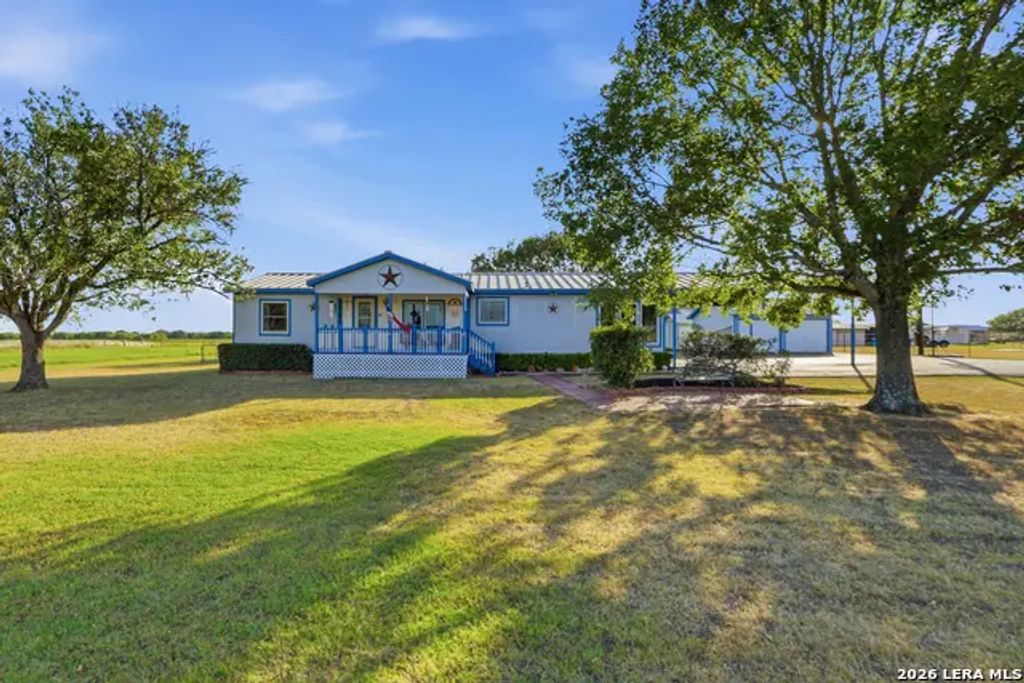 775 Warncke Rd, La Vernia