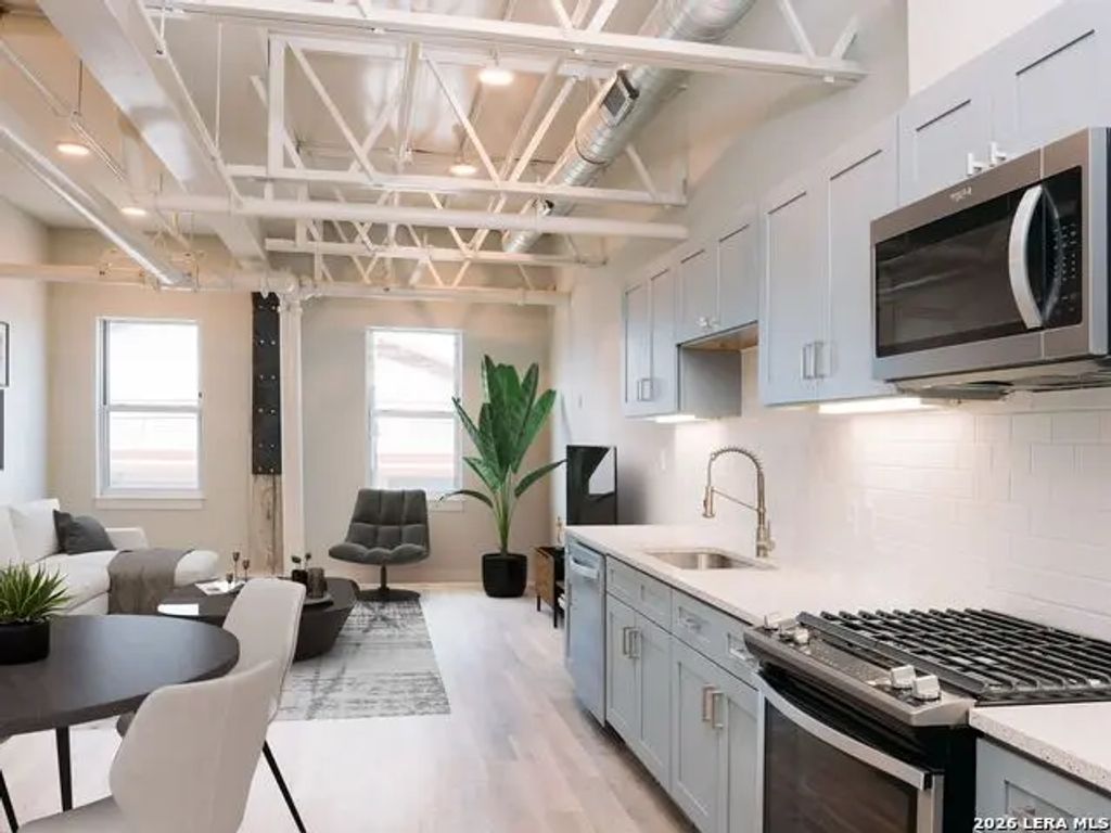 210 W Peden 106, San Antonio