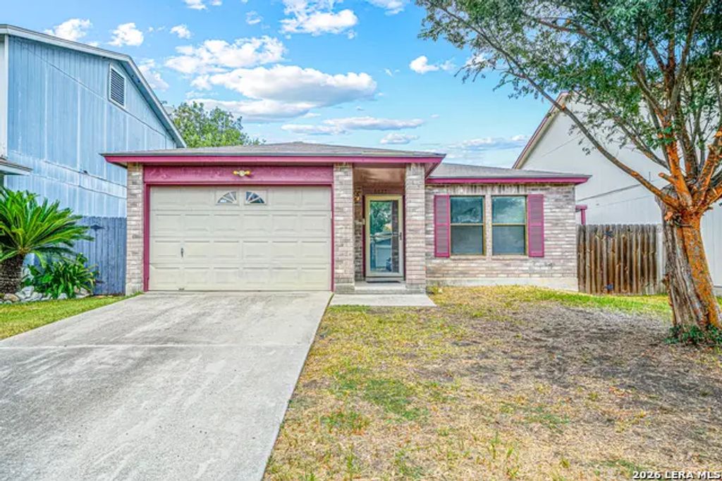 6827 Misty Field Dr, Converse