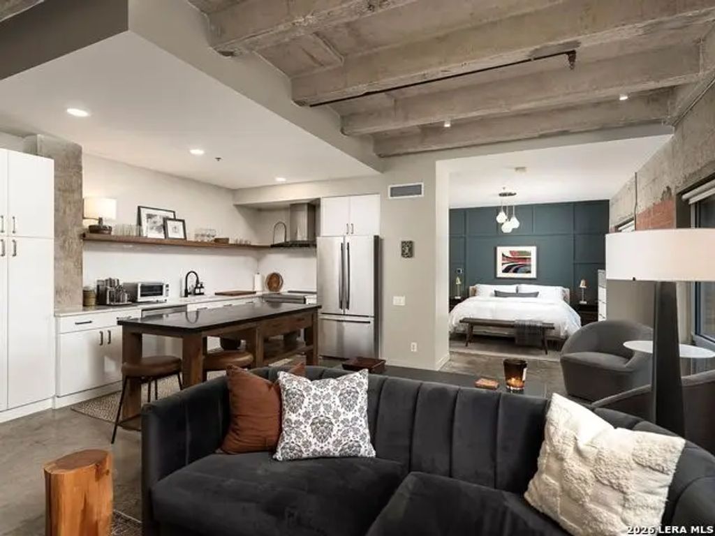 1115 S Alamo St 2304, San Antonio