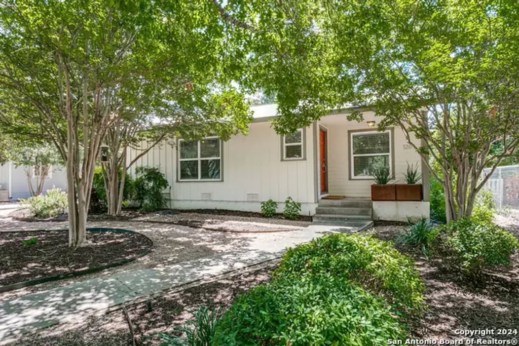 126 Irvington Dr, San Antonio