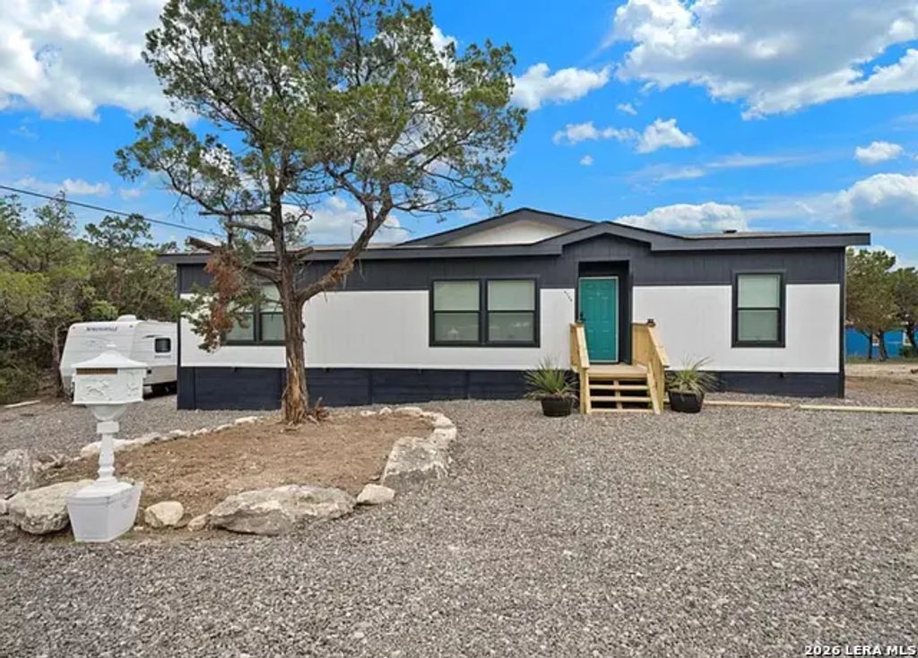6739 Whartons Dock Rd, Bandera