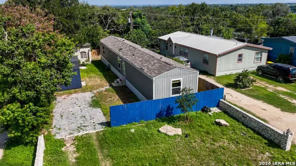 453 E Zipp Rd, New Braunfels