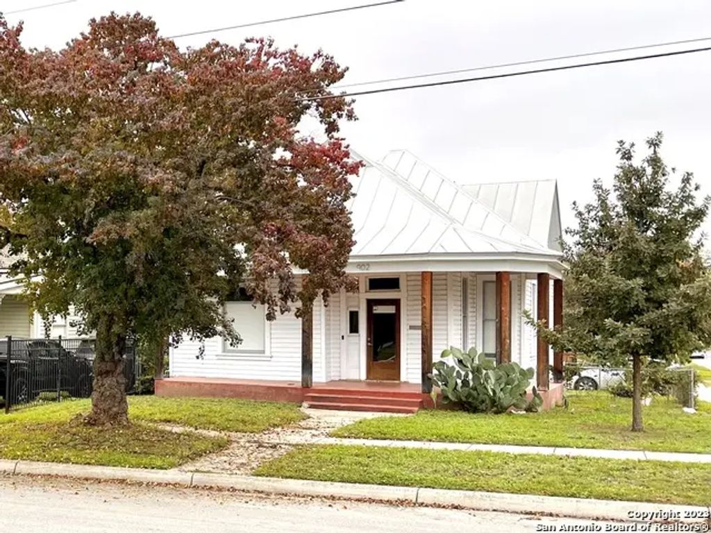 902 N Pine St, San Antonio