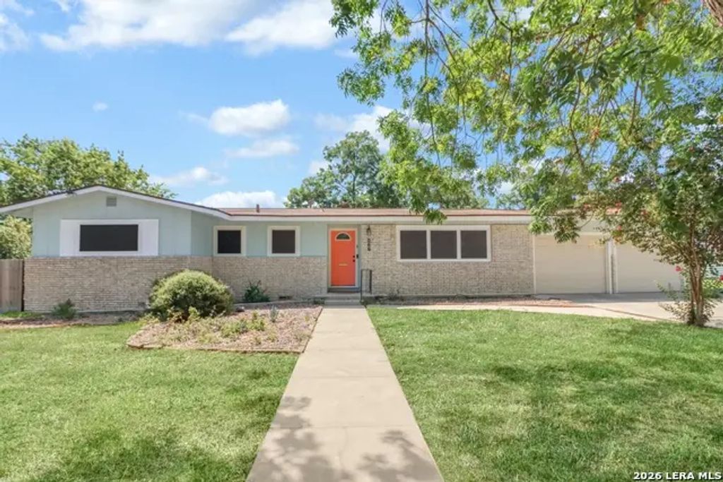 827 W Merriweather St, New Braunfels