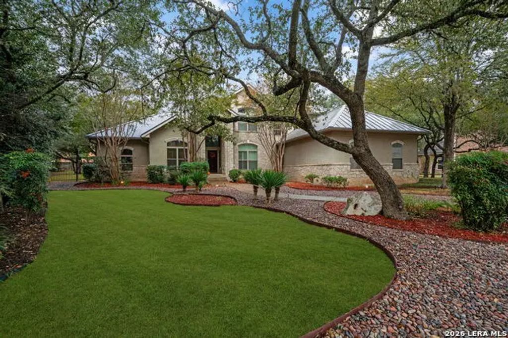 31 Royal Waters Dr, San Antonio