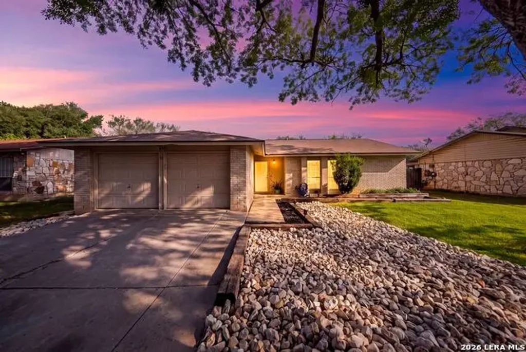 10307 Old Farm Rd, San Antonio