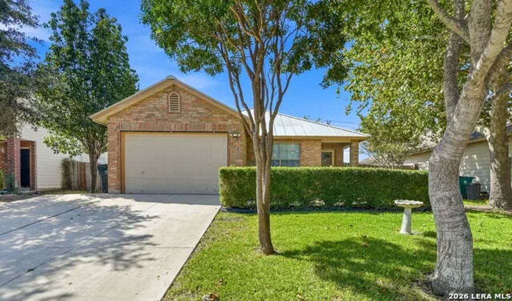 313 Chisholm Trl, Seguin
