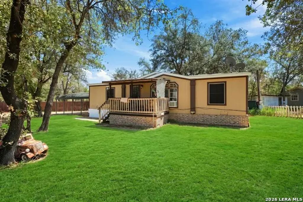 80 Michael Rd, Poteet