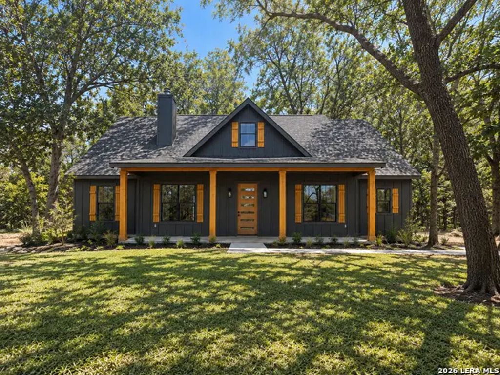 3515 County Road 676, Devine