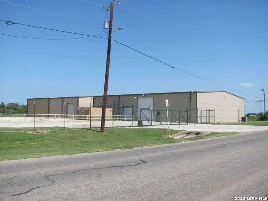 568 Carter Street, Hondo