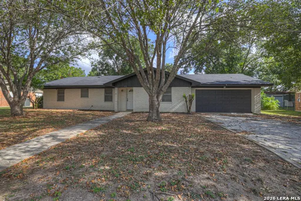 153 Swan Dr, New Braunfels